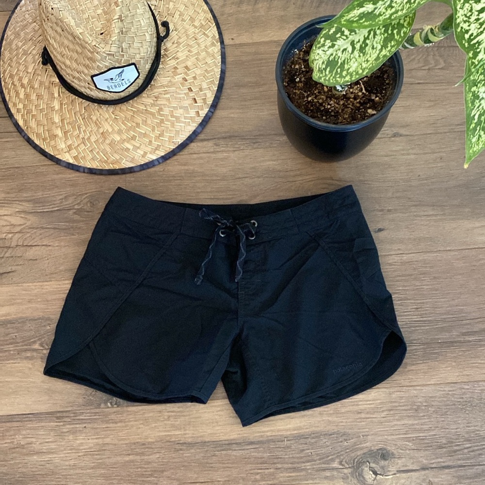 Patagonia || The ‘Wavefarer Boardshorts’ 5” Black